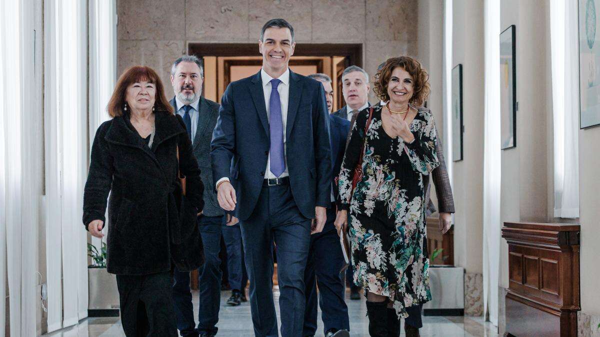 Sánchez defiende su “cintura para negociar” con Junts frente a una “coalición de neoliberales y ultraderecha”