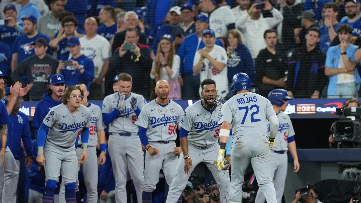 Los Dodgers de Los Angeles hacen historia al revalidar el título de beisbol en un partido épico
