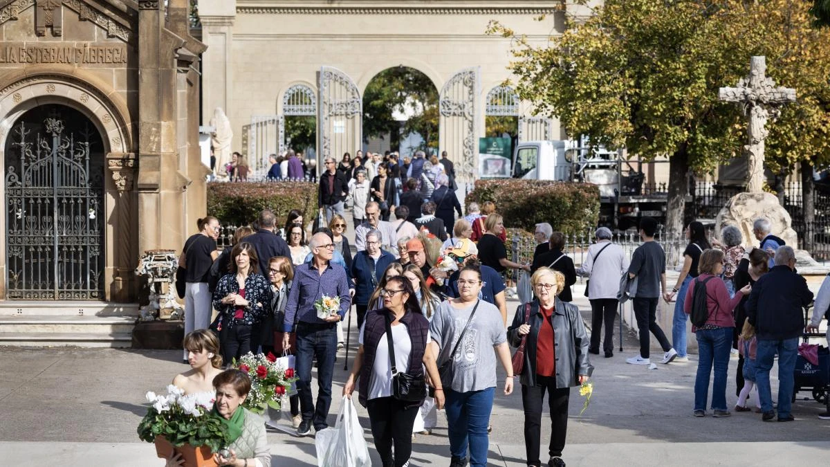 Lugares de descanso eterno: de los cementerios al Gran Museo Egipcio y otras imágenes del día