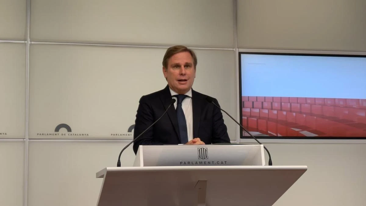 Vox abre un frente contra los colmados “pakis” y dice que esconden una “oscura realidad”