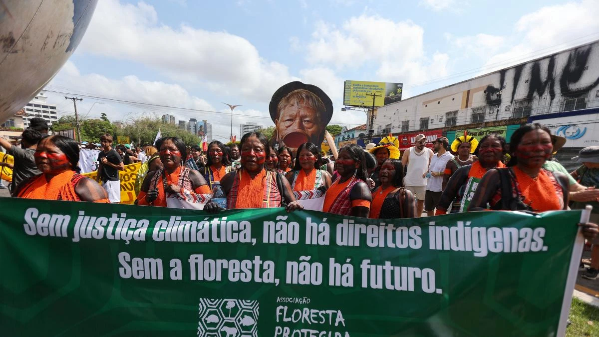 Miles de manifestantes claman por más medidas contra el cambio climático ante la COP30