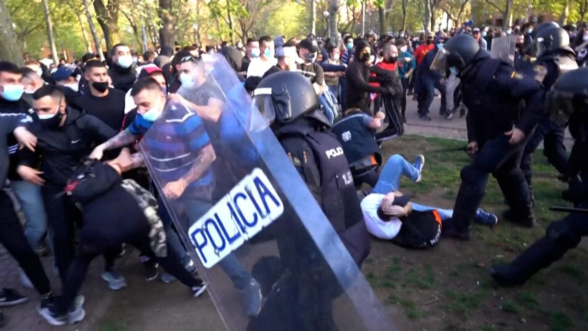 Los incidentes de Vallecas empujan a Madrid a una campaña de riesgo