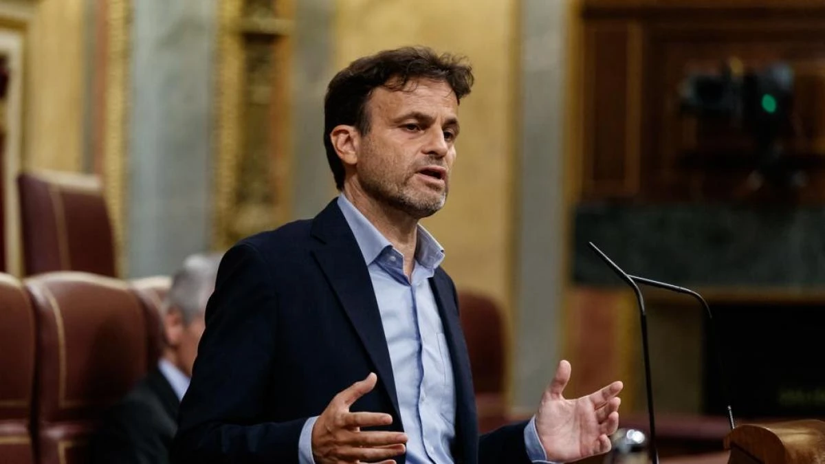 Unas palabras de Asens sobre ERC enrarecen las negociaciones con los comunes