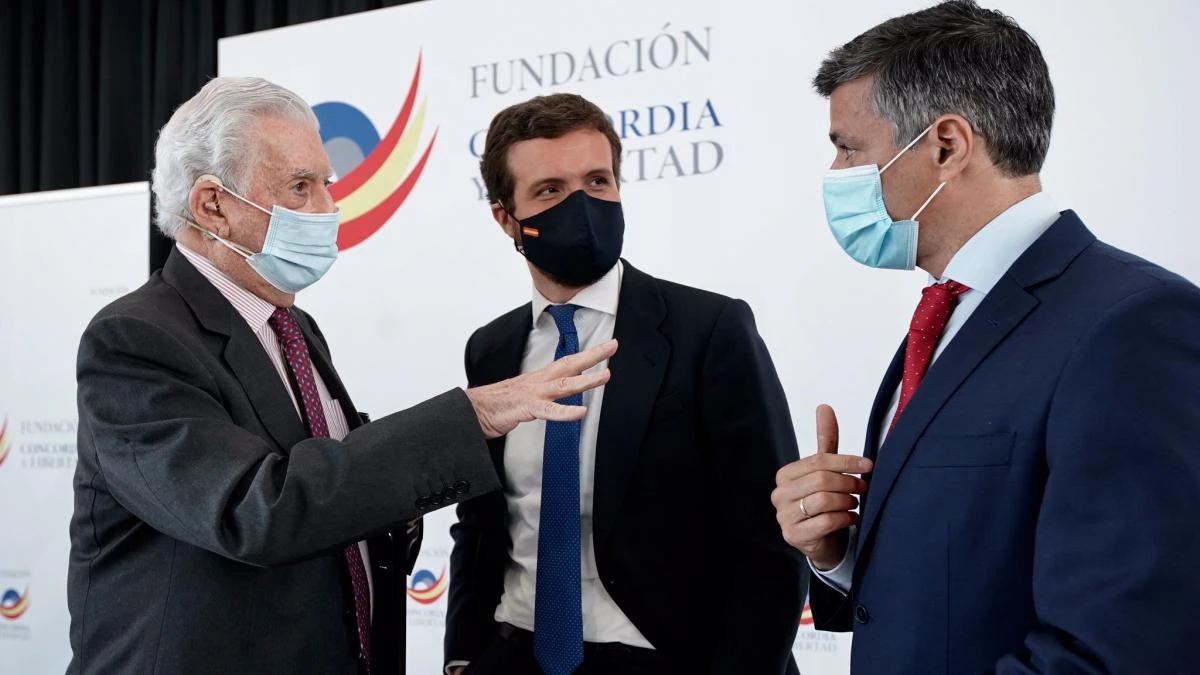 Casado ve todos los rasgos del populismo en el Gobierno de Pedro Sánchez