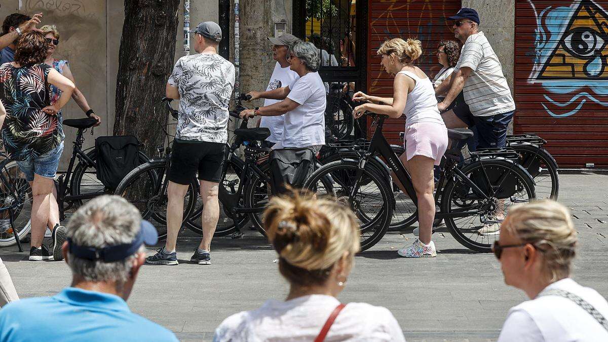 València subvenciona radioguías para hacer menos ruidosas las visitas de grupos de turistas