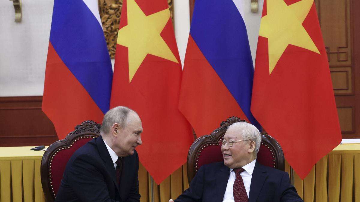 Putin apuntala en Vietnam la relación privilegiada que le disputan EE.UU. y China