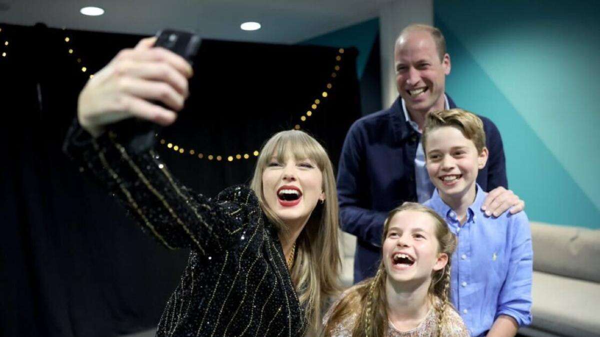 La emotiva foto de la Princesa Carlota de Gales posando junto a Taylor Swift: “Viviendo el mejor día de su vida”