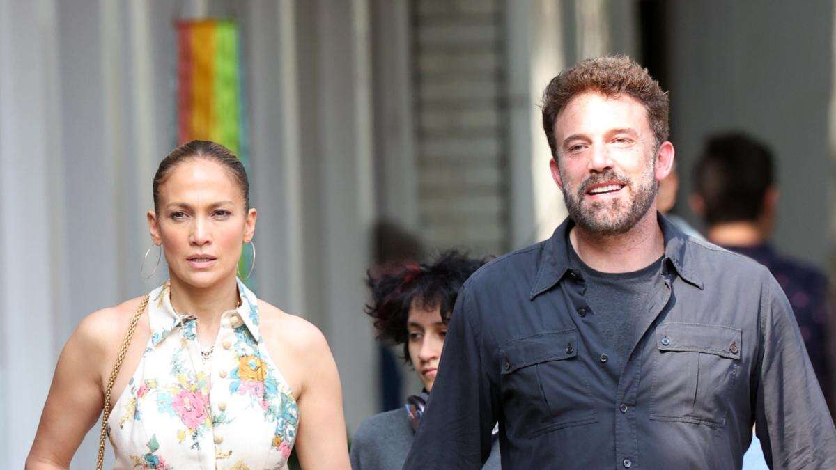 Las llamativas sonrisas y besos al aire de Ben Affleck a Jennifer Lopez tras cancelar su gira