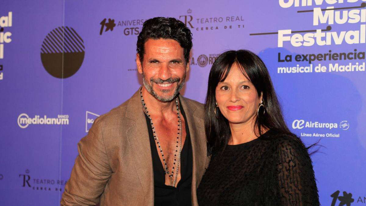 Óscar Higares revela el secreto de su matrimonio con Sandra Álvarez tras más de treinta años juntos: “Esto es como todo”