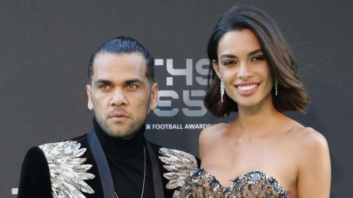 La reacción de Dani Alves cuando le preguntan por los rumores de ruptura con Joana Sanz