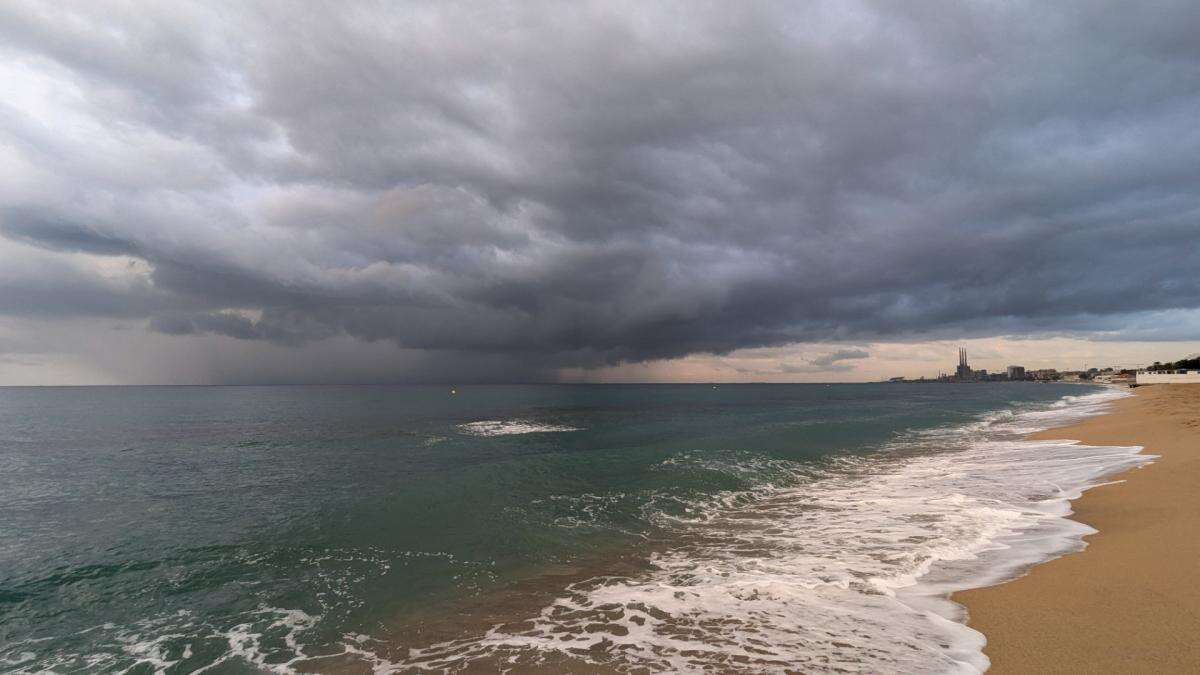 Mira cómo se desplaza la cortina de lluvia