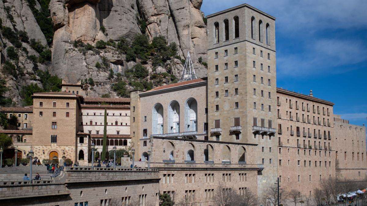 Las víctimas de pederastia se concentrarán en el Parlament para exigir la retirada de la Medalla de Oro a Montserrat