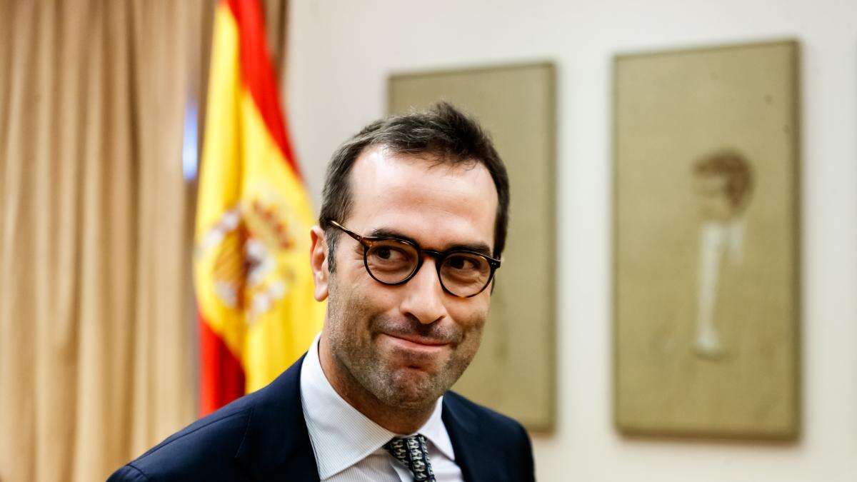 El ministro de Economía presenta a José Luis Escrivá como “el candidato idóneo” para el Banco de España