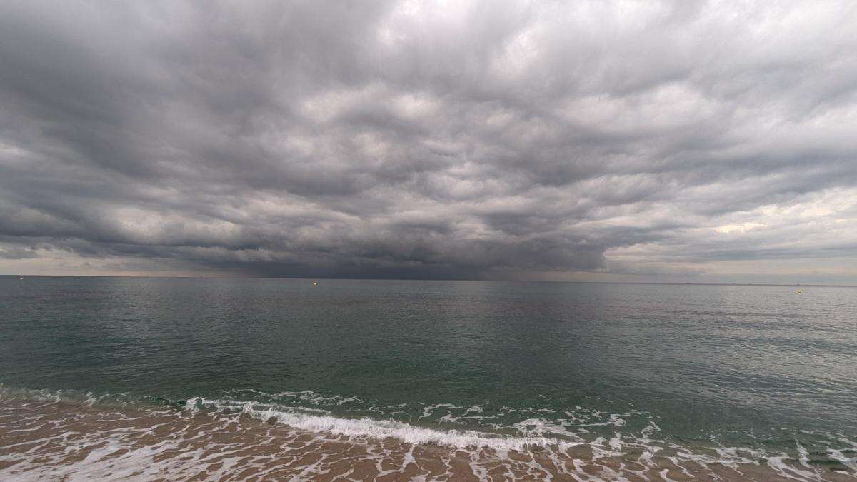 Tormentas mar adentro y halos auguran lluvias