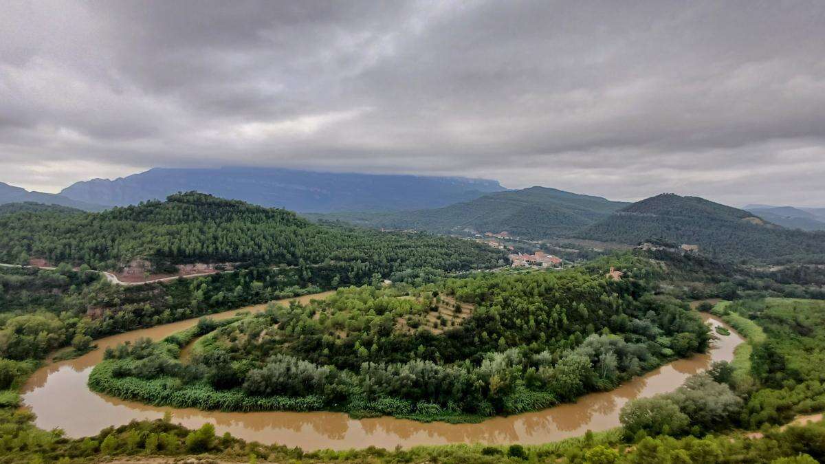 Agua para el meandro 360° del río Llobregat