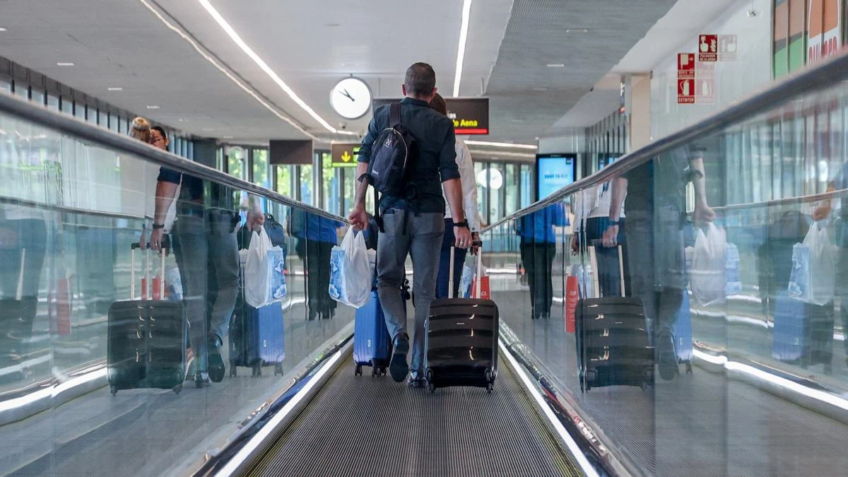 Obligan a una aerolínea a pagar a una familia 2.546 euros porque les canceló un vuelo y les dijo que debían ir cada mañana al aeropuerto para ver si había sitio en otro avión