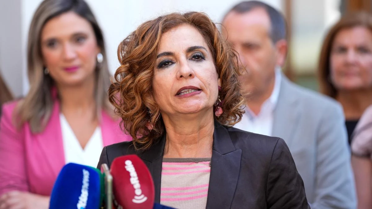 Montero contrasta la reacción “contundente” de Sánchez con la del PP en otros casos de corrupción en Andalucía