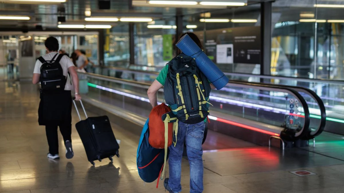 El equipaje de mano encarece 56 euros el precio del billete en las aerolíneas 'low cost'