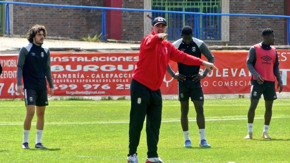 Víctor Valdés deja el Real Ávila tras cuatro partidos en el banquillo