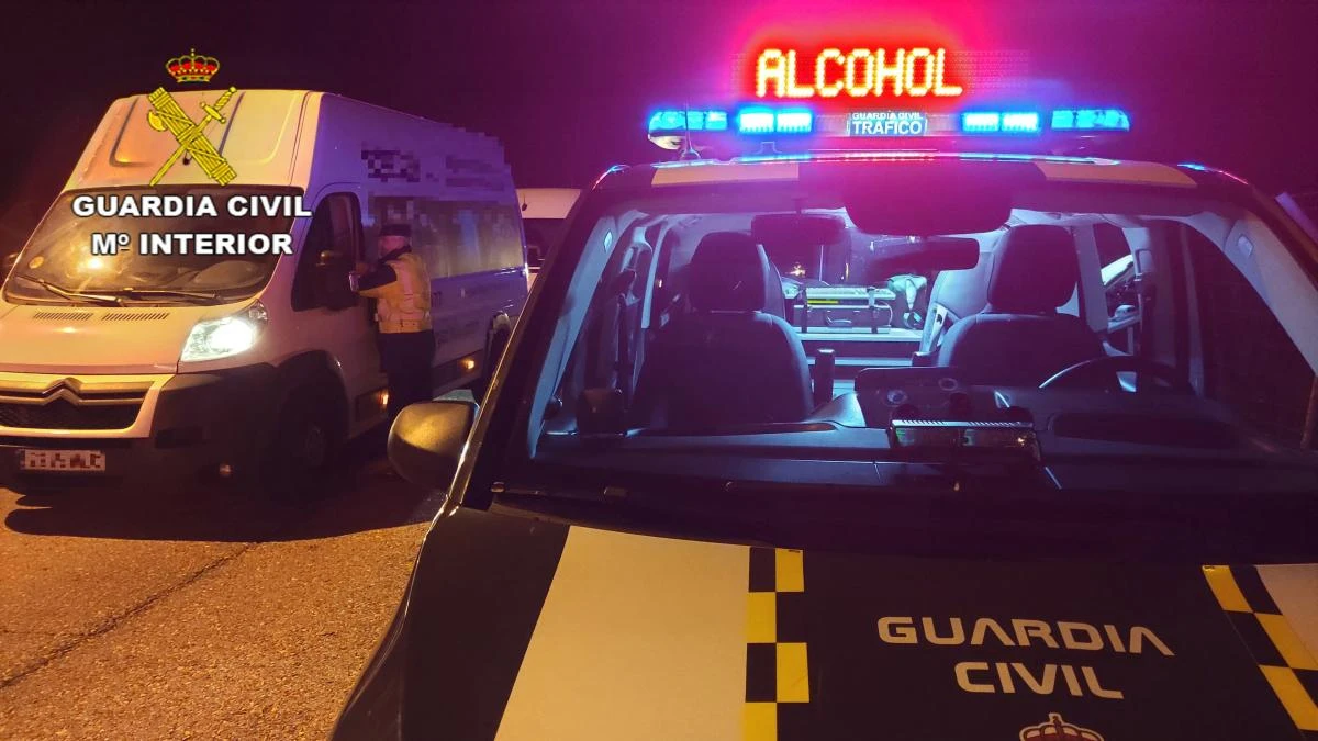 Los padres un equipo de atletismo de Jaén se alertan al ver que el conductor que les lleva a una competición conduce dando frenazos: quintuplicaba la tasa de alcohol