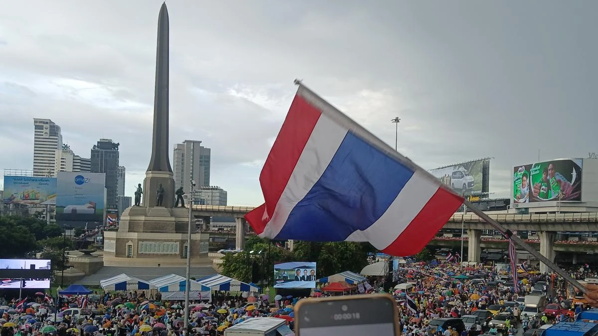 Una gran concentración en Bangkok alienta el golpe de estado contra la primera ministra