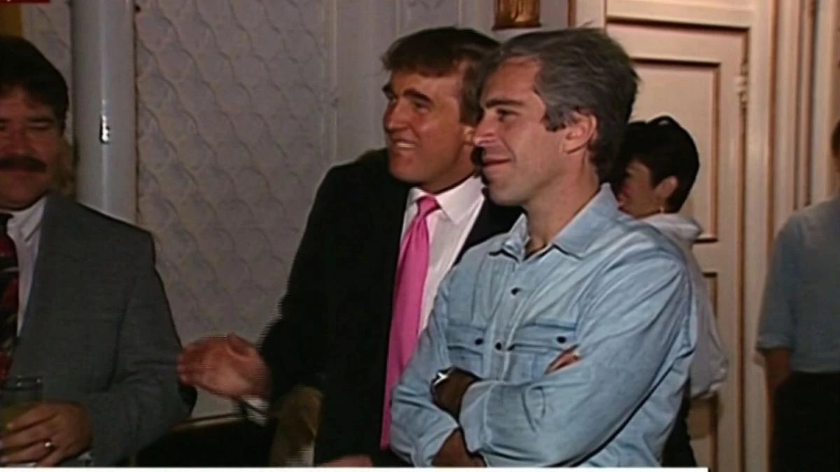 Trump envío una carta obscena para felicitar el 50 cumpleaños de Epstein, según el Journal