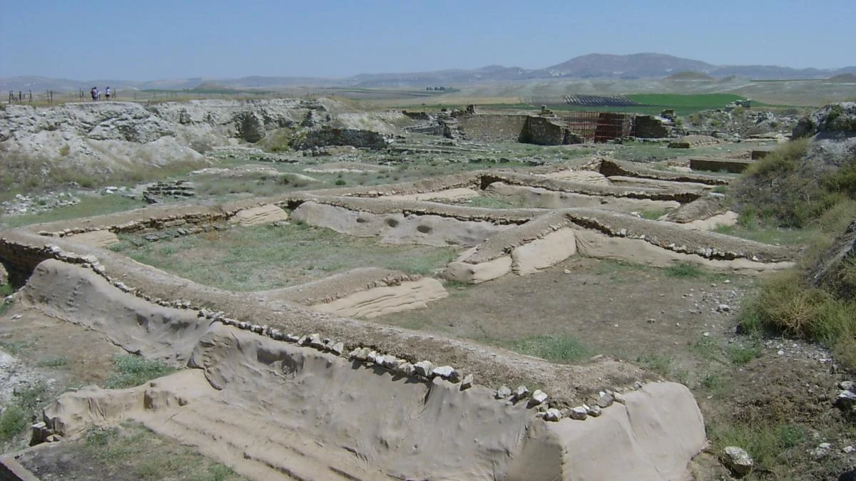 Hallada en Turquía la tumba de un miembro de la familia real frigia emparentado con el mítico rey Midas, que convertía en oro lo que tocaba