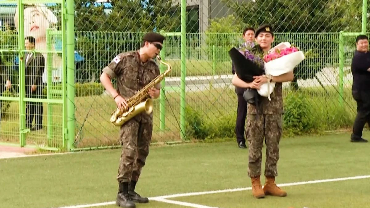 Así han celebrado las megaestrellas del K-pop, “RM” y “V”, el término de su servicio militar
