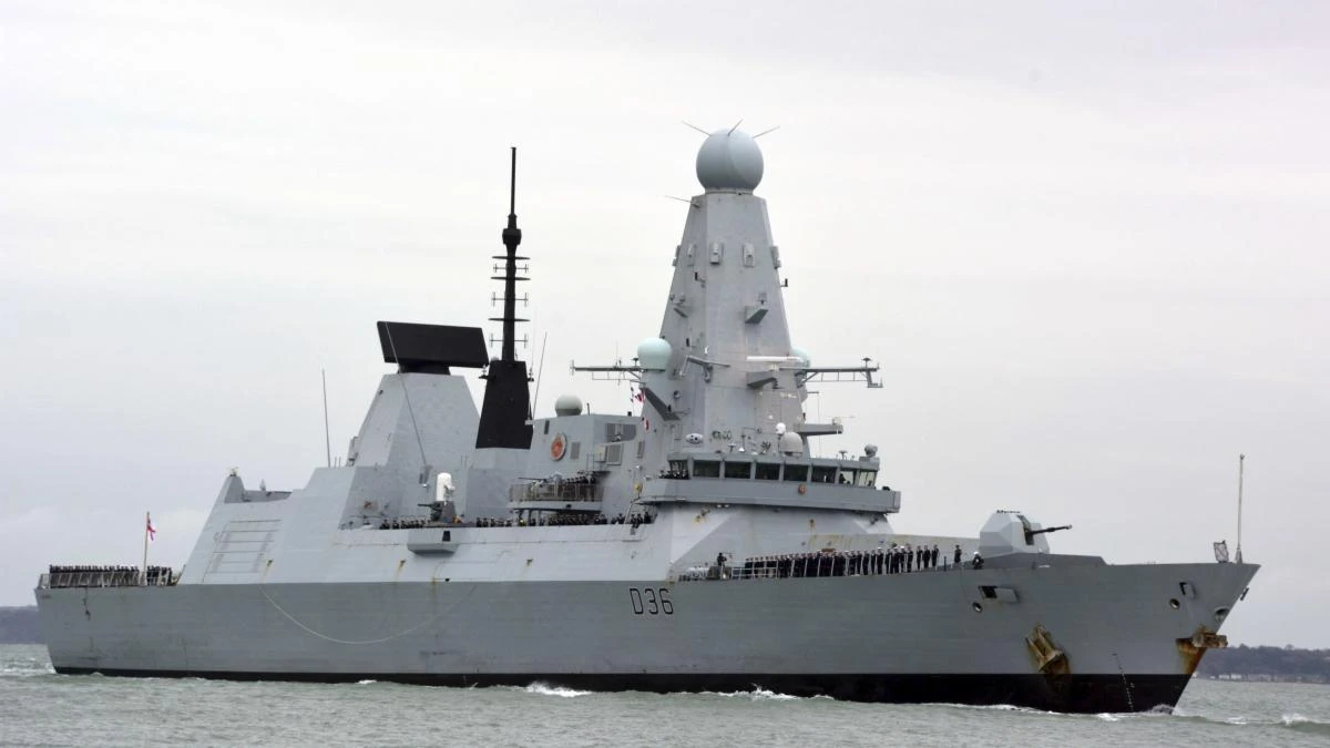 Rusia dice haber hecho varios disparos de advertencia haciaun buque británico