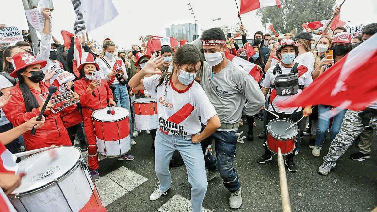 Perú, en vilo ante el estrechísimo margen en el recuento de votos