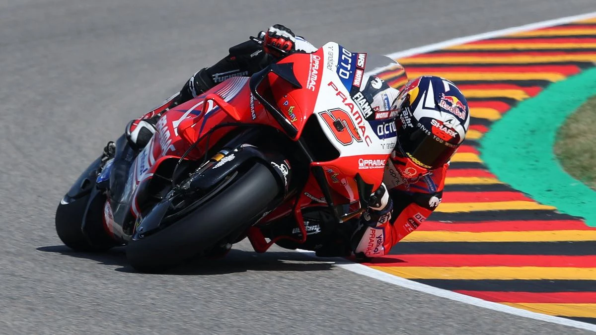 Zarco, 'pole' y caída, acaba con la hegemonía de Márquez en Alemania