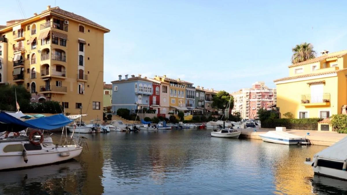 Limitan el baño en puntos de playas de Alboraia y Santa Pola por la calidad del agua