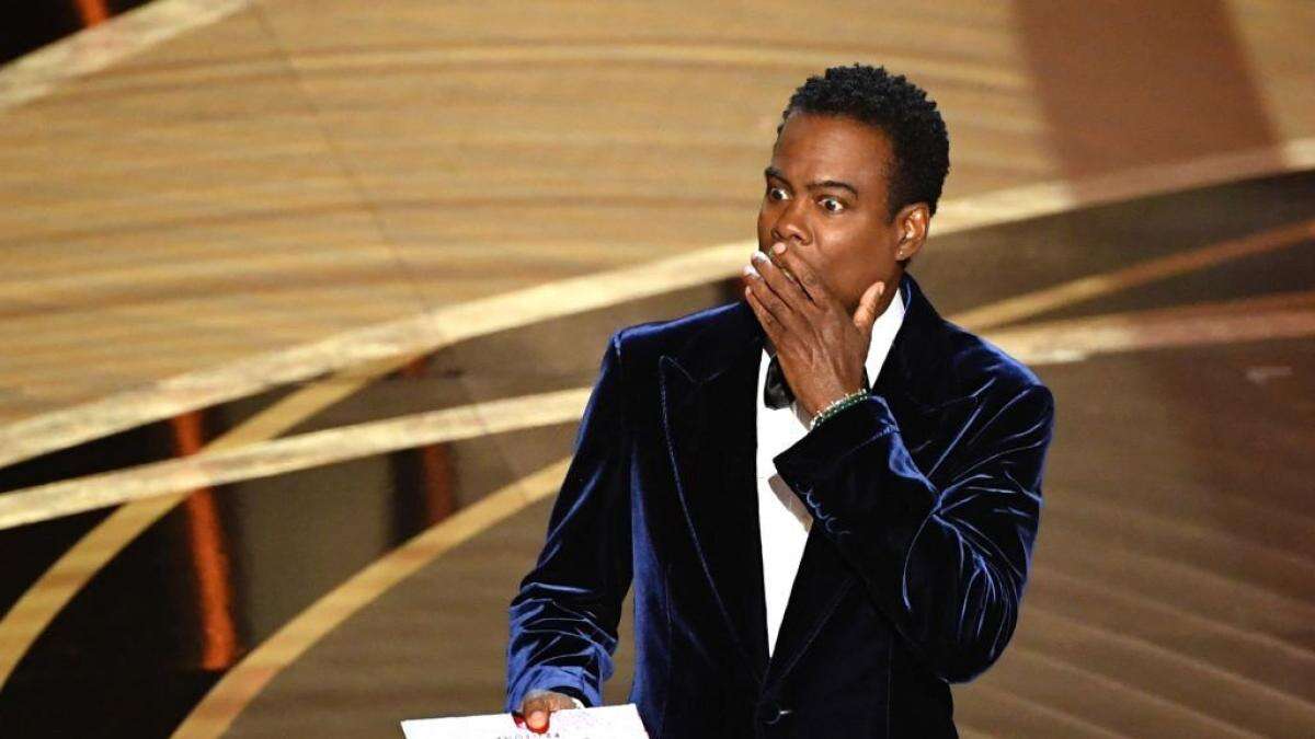 Chris Rock vuelve a Los Ángeles dos años después de la bofetada de Will Smith, a quien no se espera en los Oscar