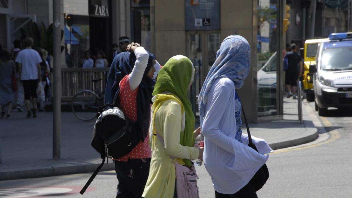 Algunos institutos creen “un ataque a su carácter laico” la huelga a favor del hijab en las aulas