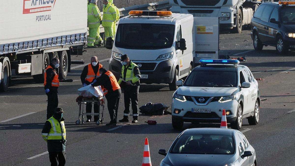 Un choque frontal entre dos coches, uno de los cuales circulaba en sentido contrario, deja varios heridos en Galicia