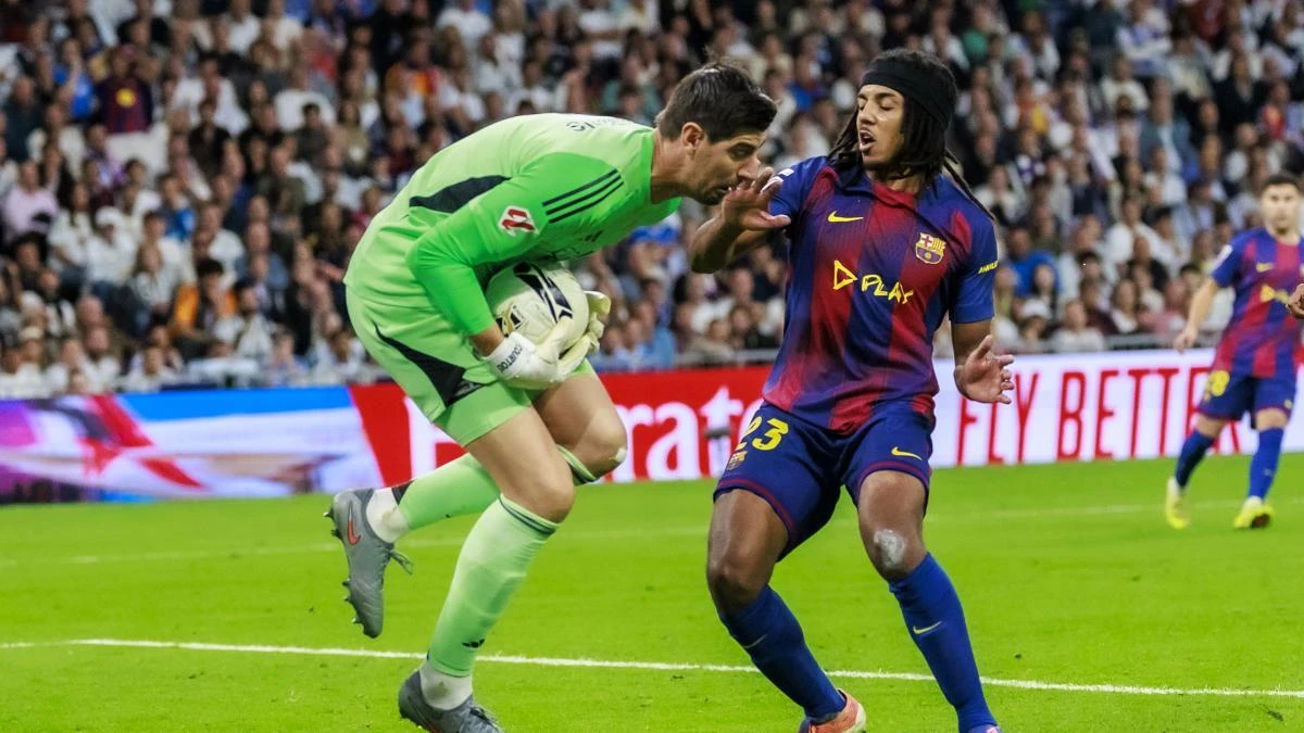 Apenas se jugaron 56 minutos de los 107 que duró el clásico