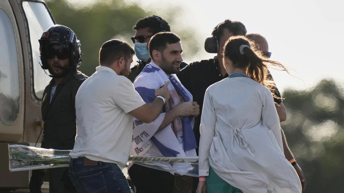 Los rehenes israelíes llegan Israel: “Creía que estaría en peor forma, pero me preocupan sus traumas”