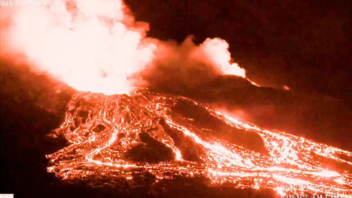 El volcán Kilauea de Hawái vuelve a entrar en erupción con fuentes de lava que superan la altura del Empire State Building