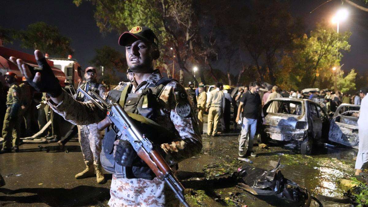 Un atentado junto al aeropuerto de Karachi mata a dos ingenieros chinos y a un vigilante