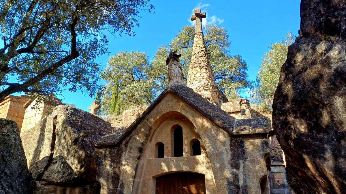 El cementerio modernista de Olius, una joya única del arte funerario en Catalunya