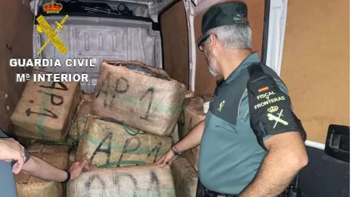 Quince detenidos y 10.000 kilos de hachís incautados en operativo antidroga en Andalucía