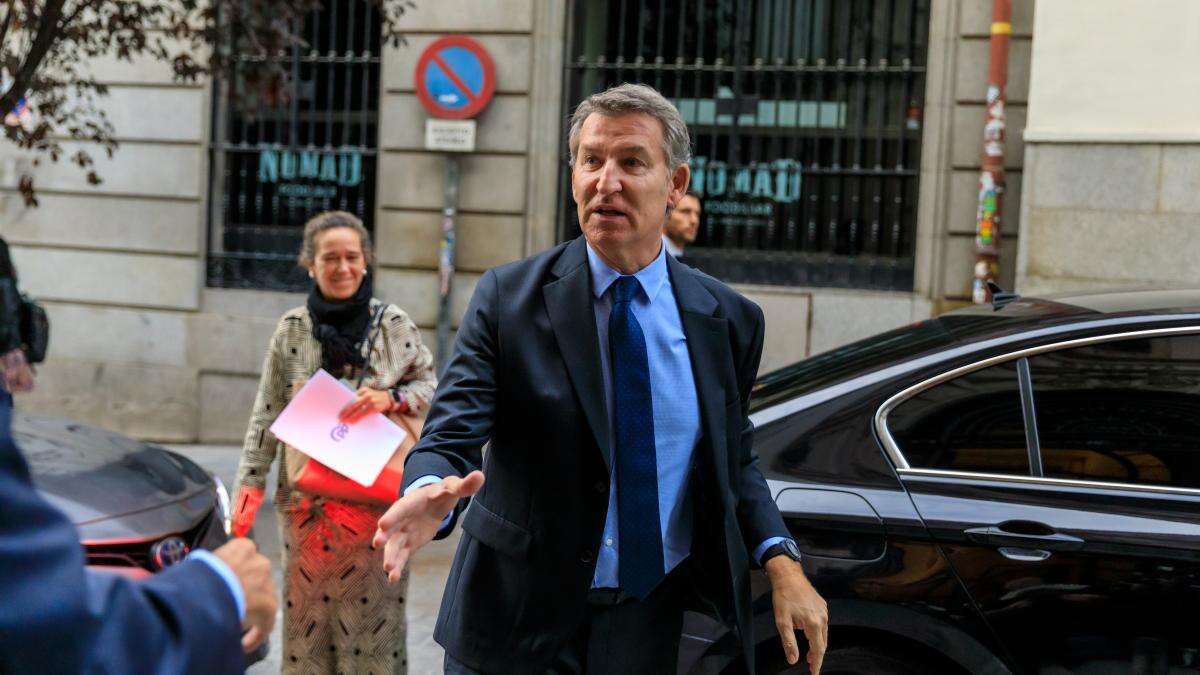 Feijóo relaciona el silencio de Sumar ante el caso Koldo con la dimisión de Errejón como portavoz