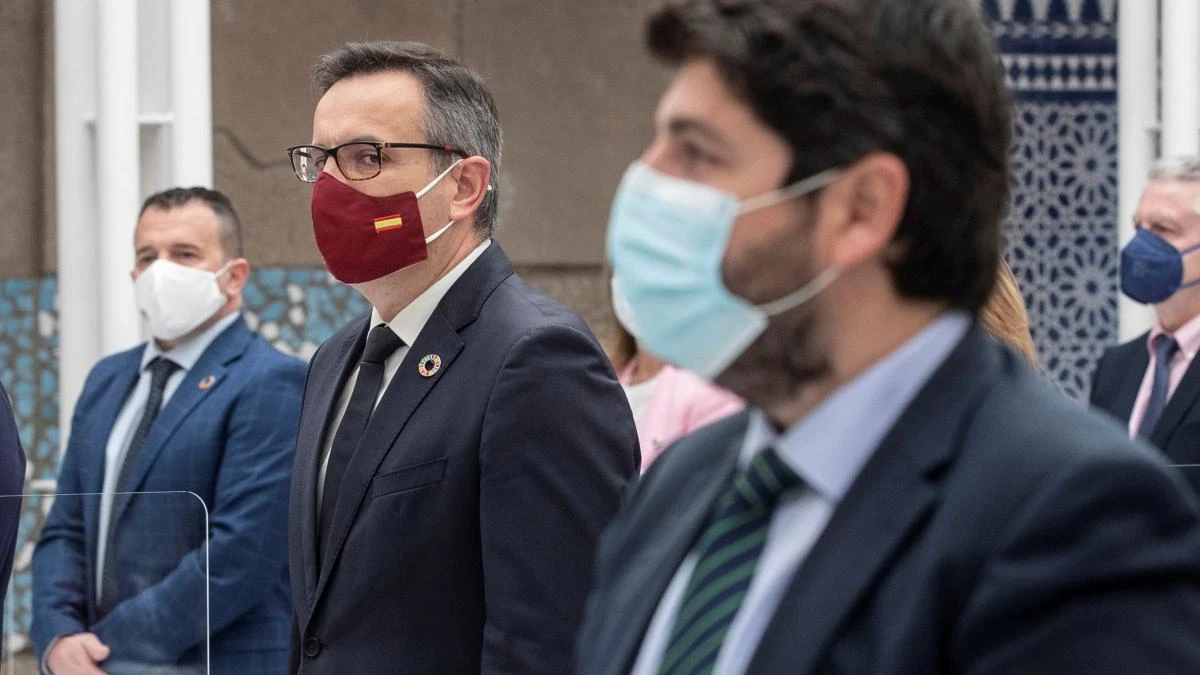 Los tres diputados expulsados de Vox mantienen el misterio de su voto mañana en Murcia