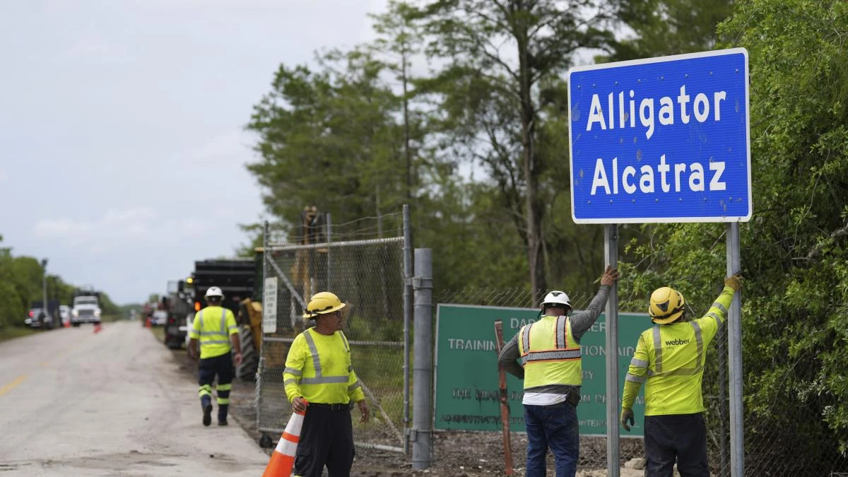 Frenada la construcción del centro migratorio Alligator Alcatraz por una demanda ambiental