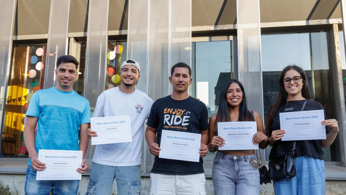 Seis estudiantes de Nou Barris reciben las becas Óscar Muñoz