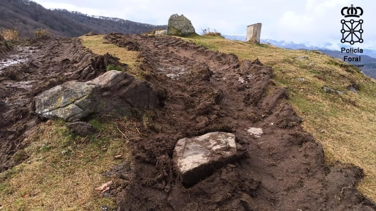 Denunciado por dañar un yacimiento megalítico con maquinaria pesada en Navarra