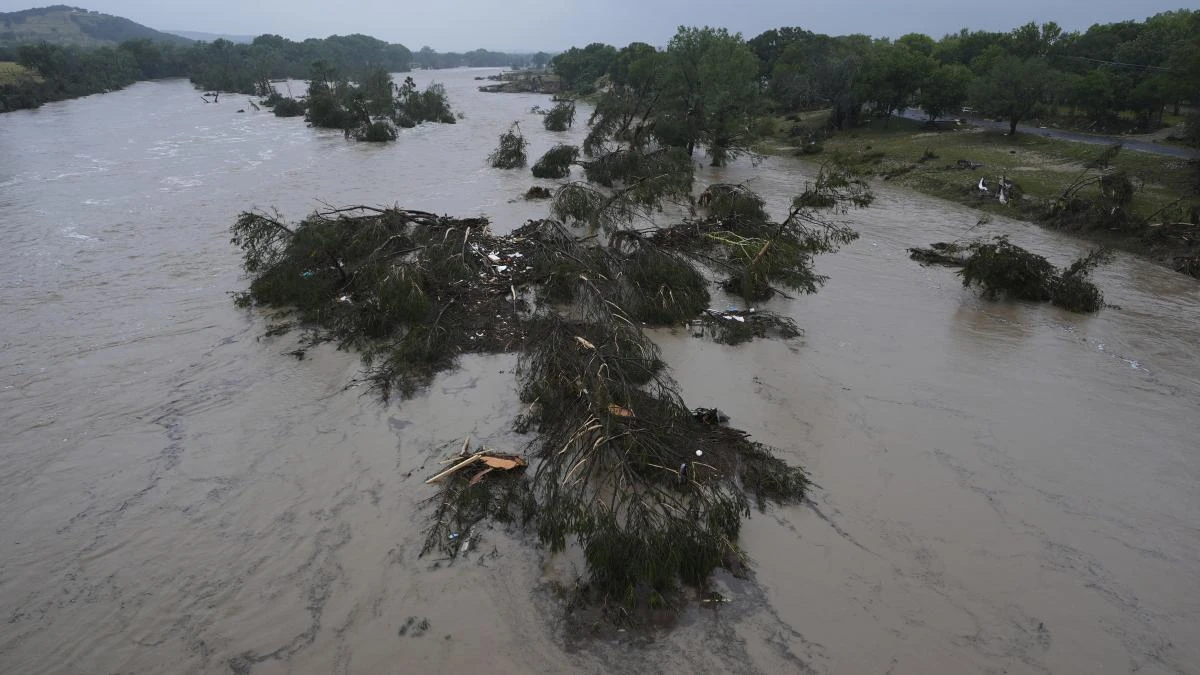 Al menos 13 fallecidos y 20 menores desaparecidos por las inundaciones en Texas