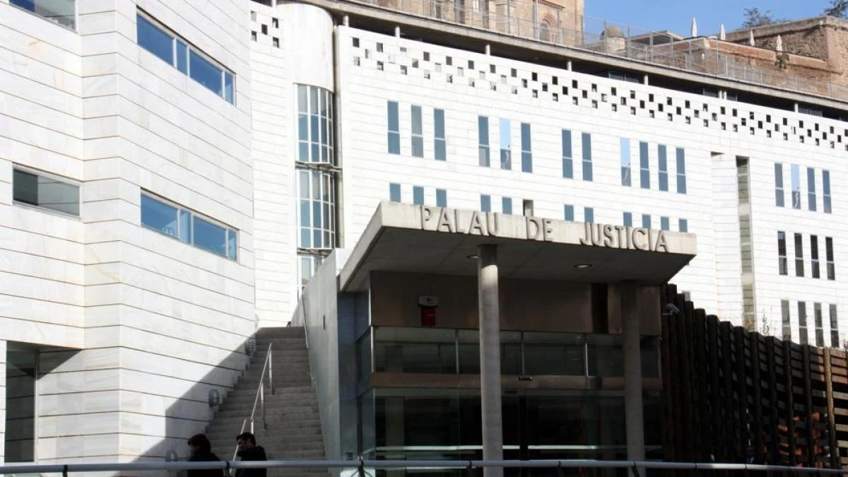 Condenado un menor por violar a su pareja, también menor, el día en el que ella iba a dejarle