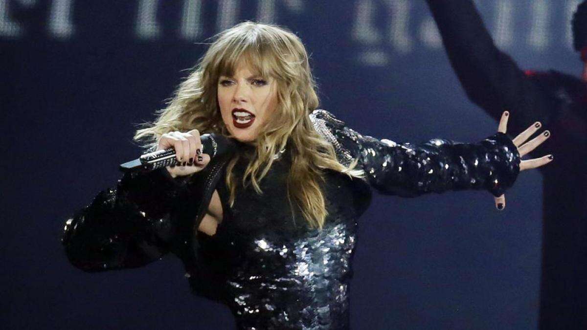 Taylor Swift asusta a sus fans al quedarse sin aire en pleno concierto