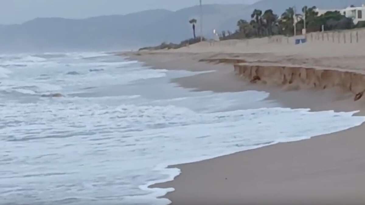 Mordida del mar en la playa de Gavà